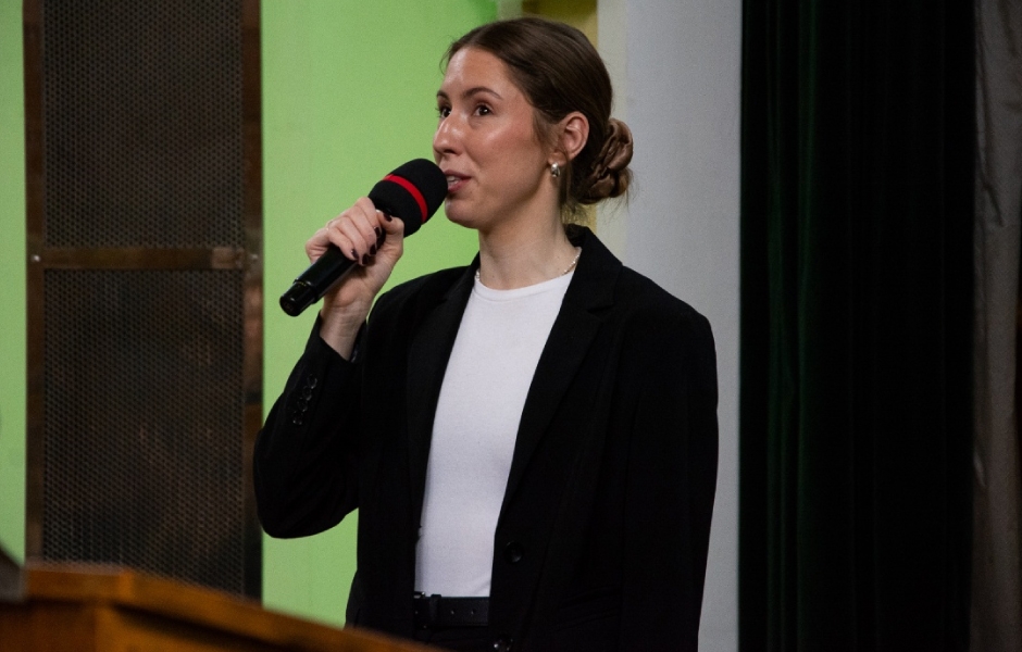 Obr. 2: Hlavní organizátorka Alžběta Pražáková při zahájení kongresu